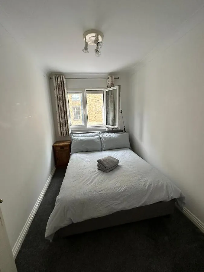 Narrow Street Apartment London