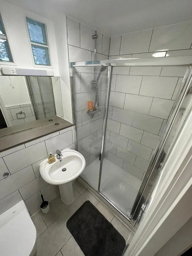 Narrow Street Apartment London