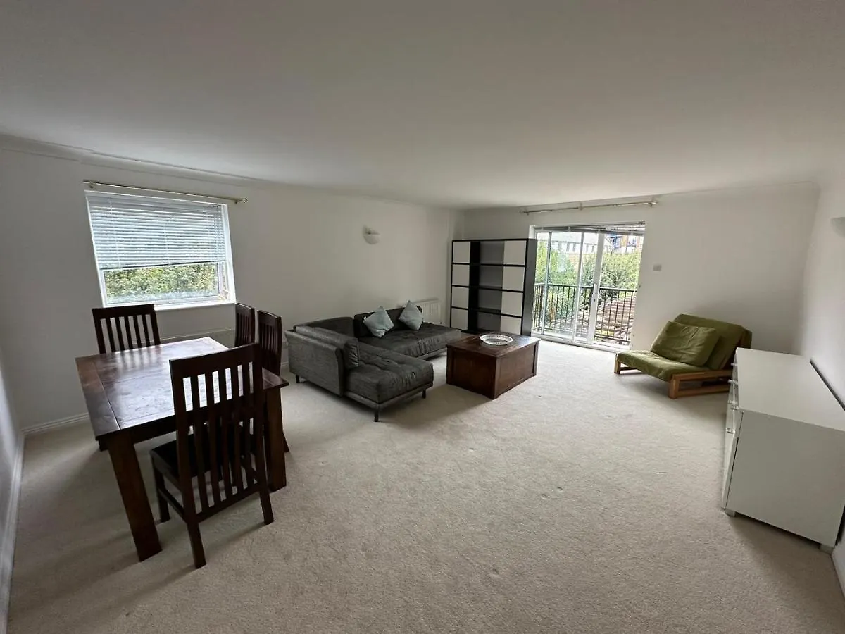 Narrow Street Apartment London