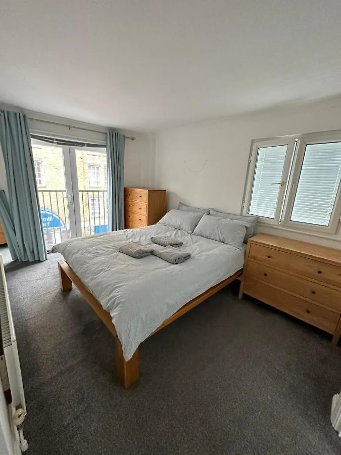 Narrow Street Apartment London